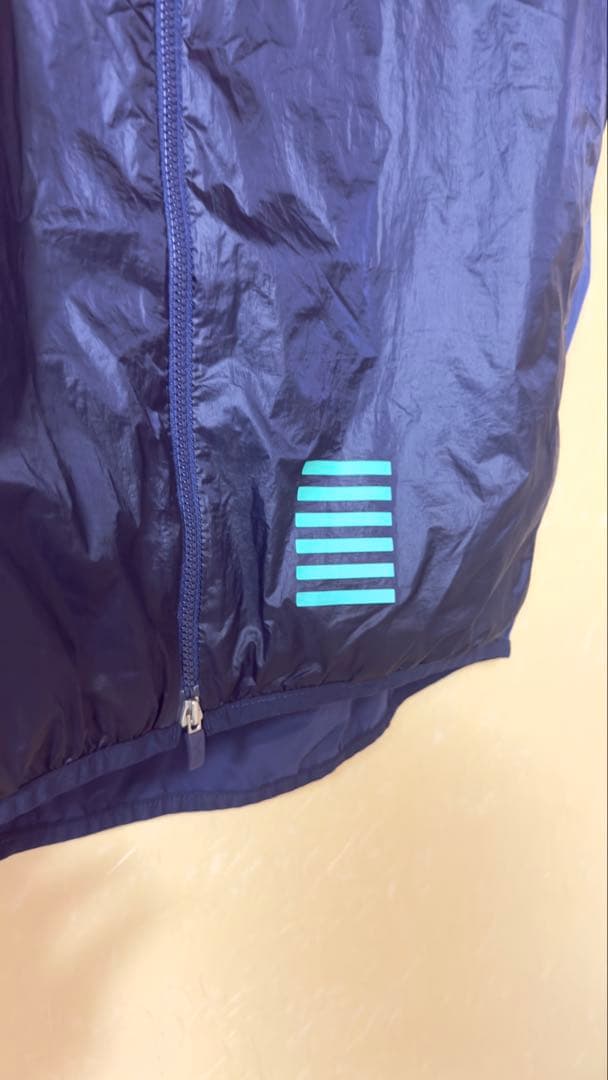 ラファ　プロチーム　インサレーテッド　ジレ