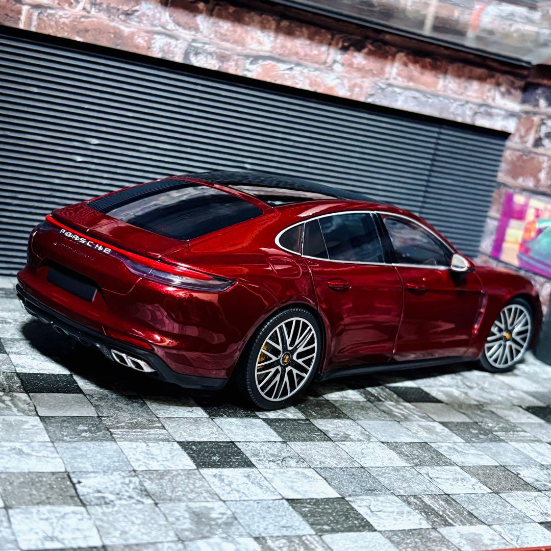 1/18 ミニチャンプス エクスクルーシブ ポルシェ パナメーラ ターボS