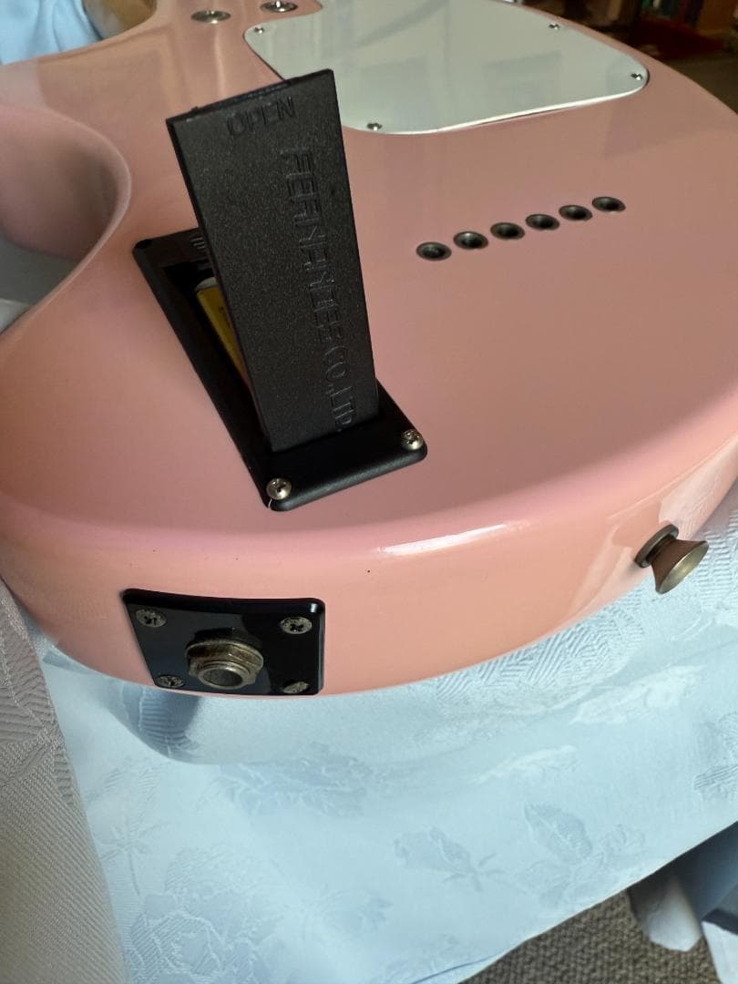 【希少】ピンク色のフェルナンデスFernandes ZO-3 ‼