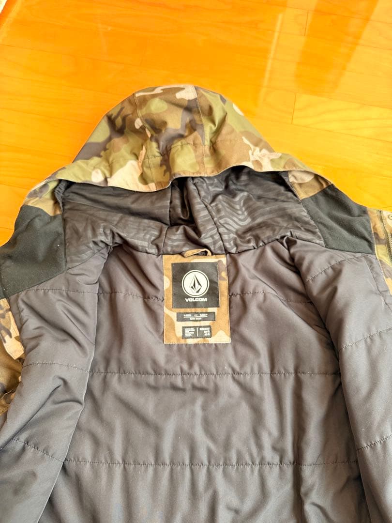 スノボー　ウェア　キッズ　VOLCOM 迷彩柄 ジャケット パンツ セット