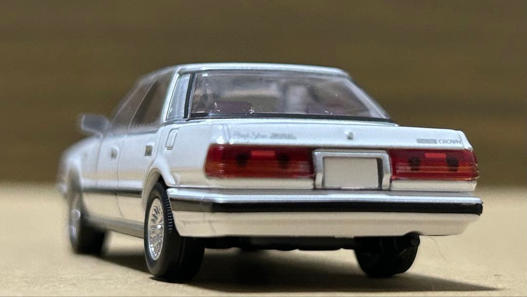 トミカリミテッドヴィンテージネオ トヨタ クラウン ハードトップ LV-N175