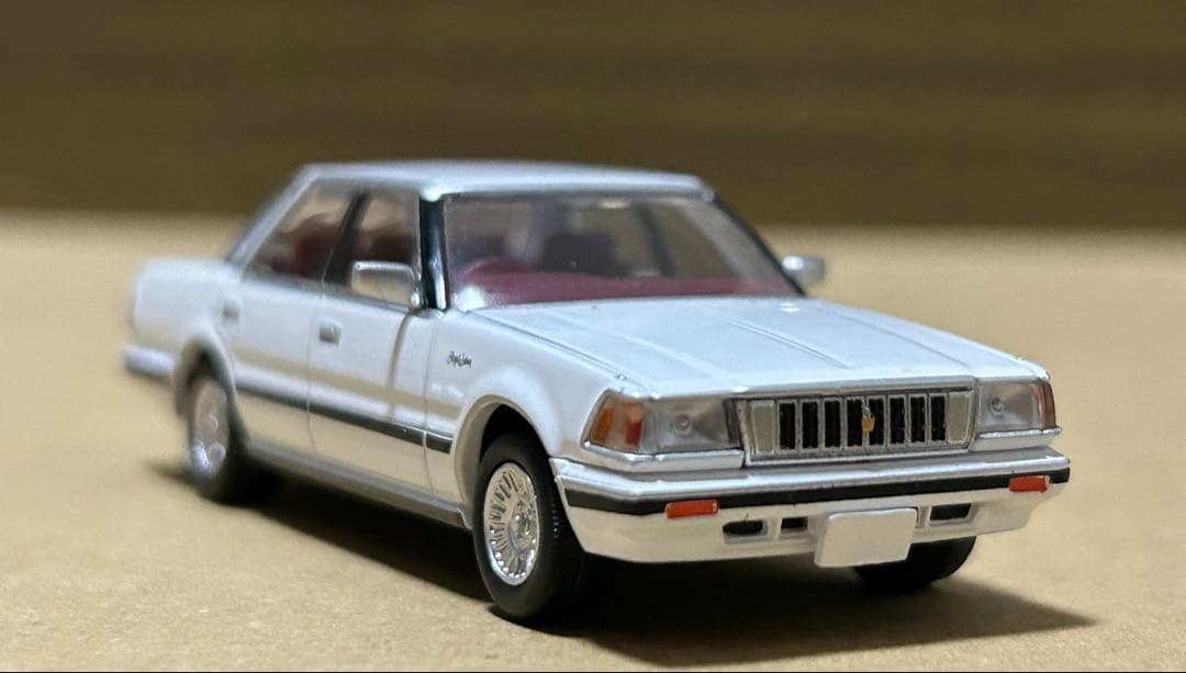 トミカリミテッドヴィンテージネオ トヨタ クラウン ハードトップ LV-N175