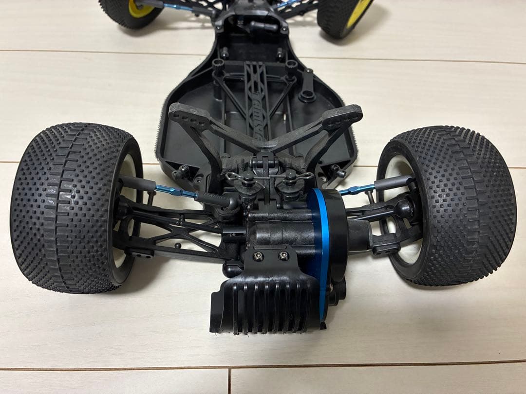 タミヤ　希少TRF201中古シャーシ、新品ボディセット