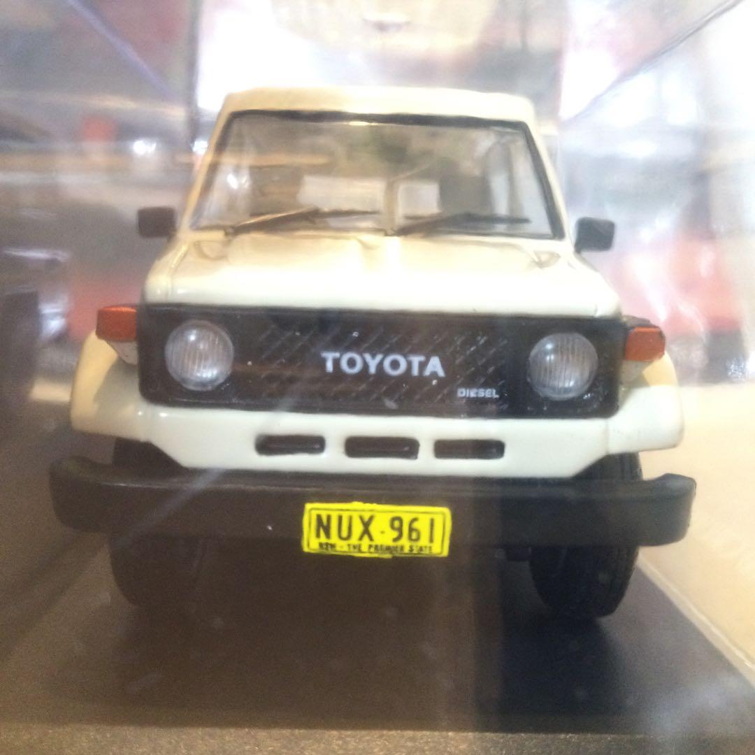 イクソ 1985 トヨタ ランドクルーザー HJ75 トゥループキャリア