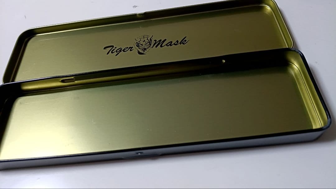 初代　タイガーマスク 筆箱　缶　ペンケース　佐山サトル　タイガー　マスク　ペン