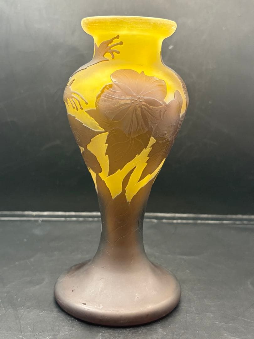 エミールガレ タイプ花と葉のモチーフ ガラス花瓶、本2点