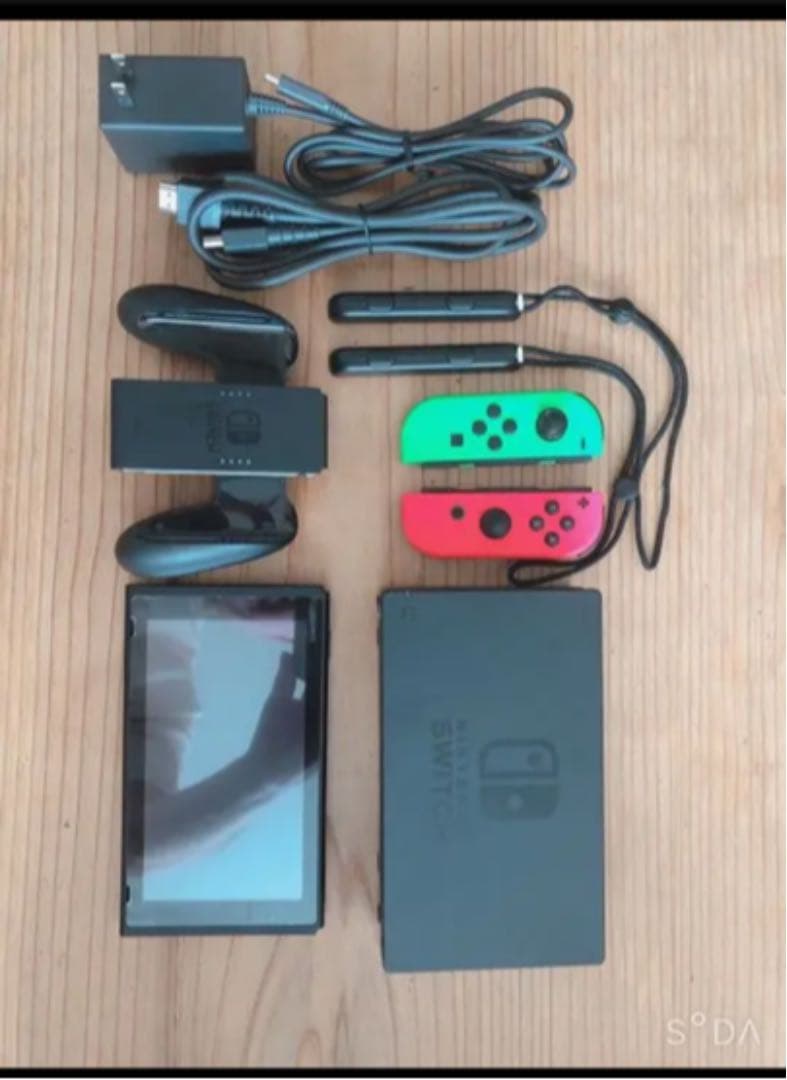 【最終値下げ】ニンテンドースイッチ　本体　switch オマケ＋ケース付