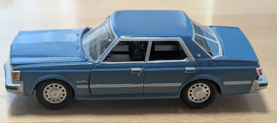 ヴィギナー　パトカー→セダン