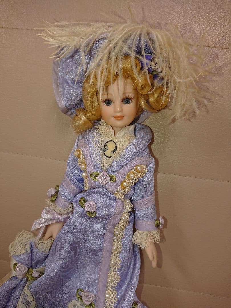 (海外輸入) ラベンダー色のドレス 貴婦人ドール 約30cm