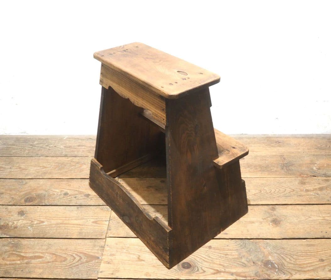 1332 ビンテージ レトロな踏み台　展示台　花台　ガーデン　古家具　古道具
