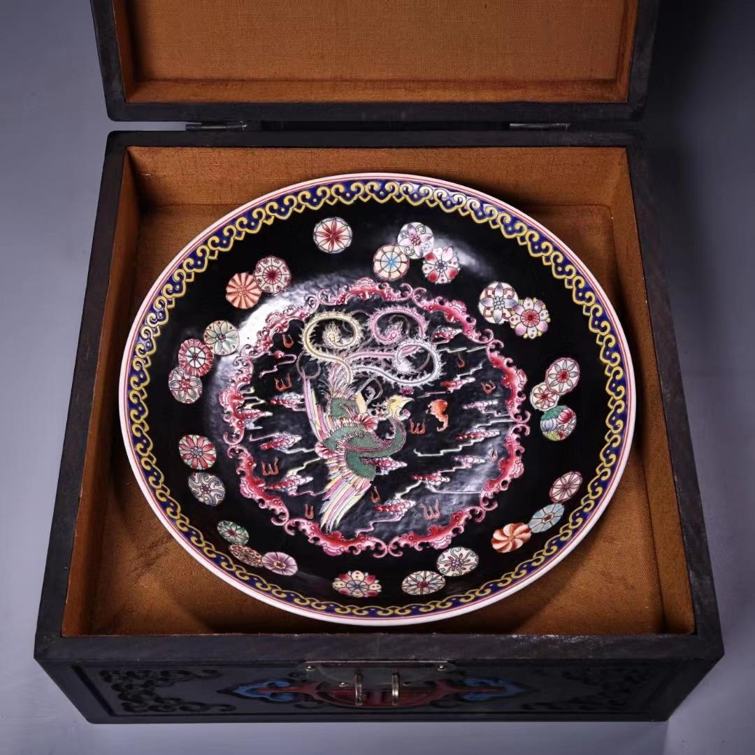中国古美術・珍蔵粉彩・瑞獣鳳凰絵磁器の中皿・純手描き・箱付・置物・文房具・観賞皿
