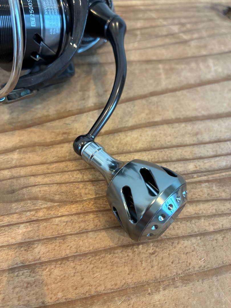 釣りざんまい ダイワ 18 カルディアLT2500S-XH カスタム
