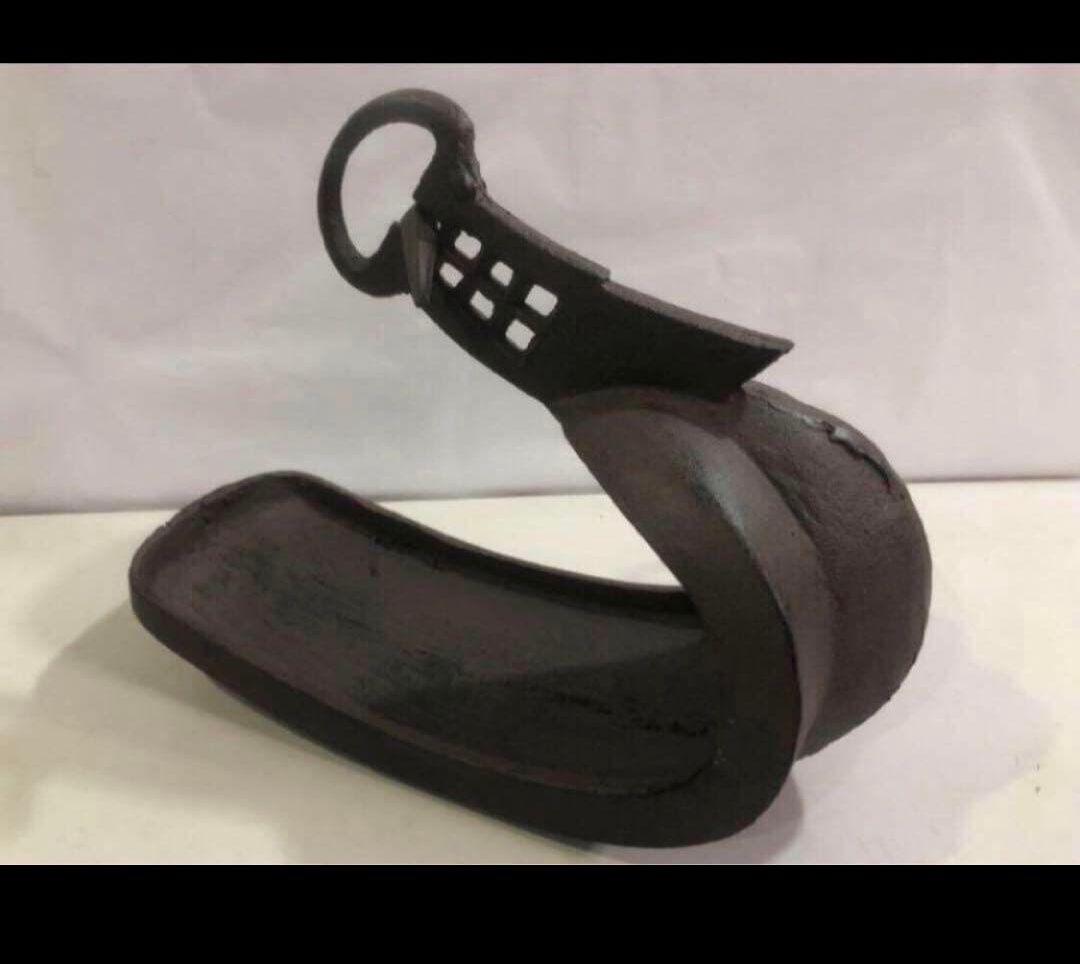 鉄製 アイアン 鎧 あぶみ 馬具 花器 左右セット