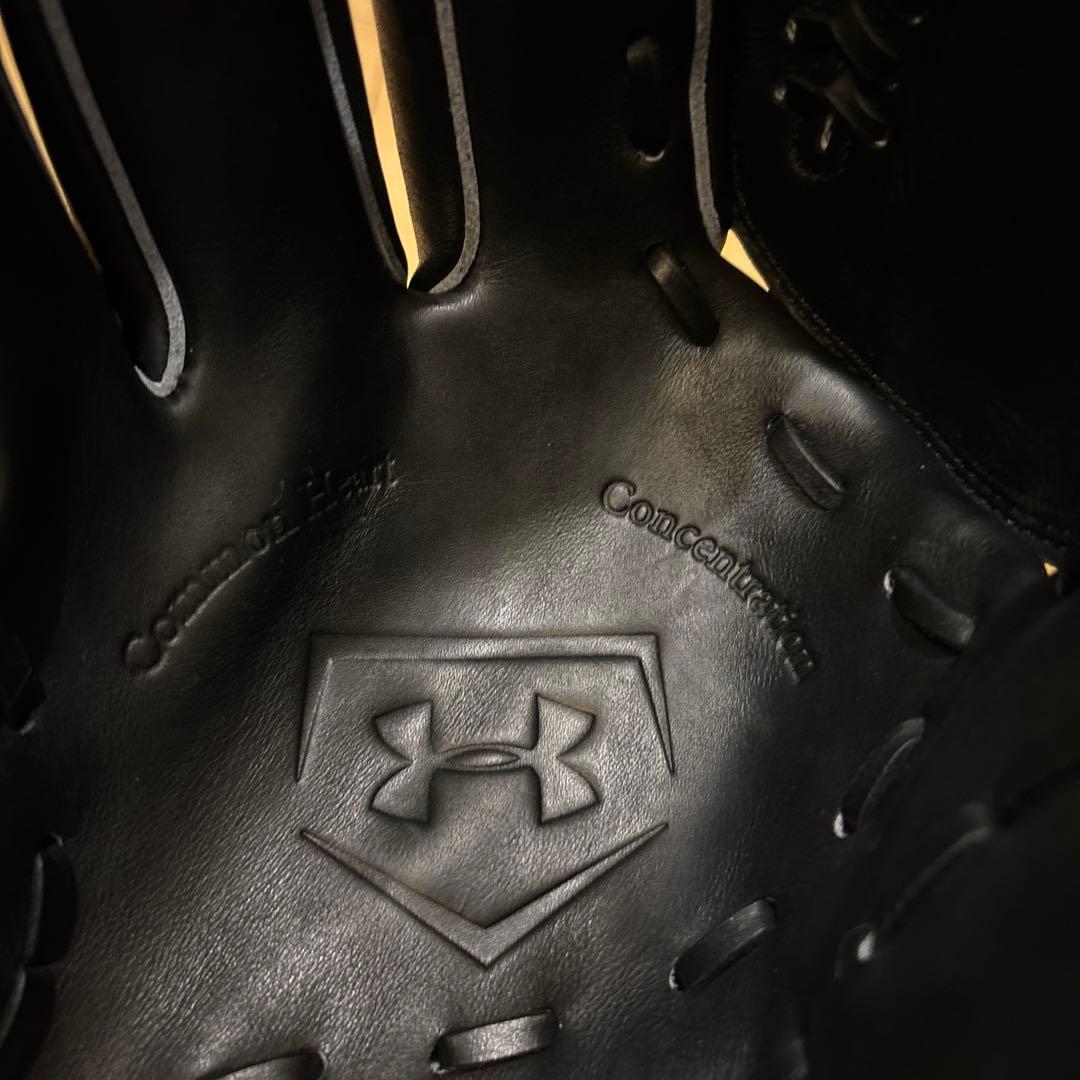 アンダーアーマー 硬式グローブ（左投手用 金子千尋モデル）