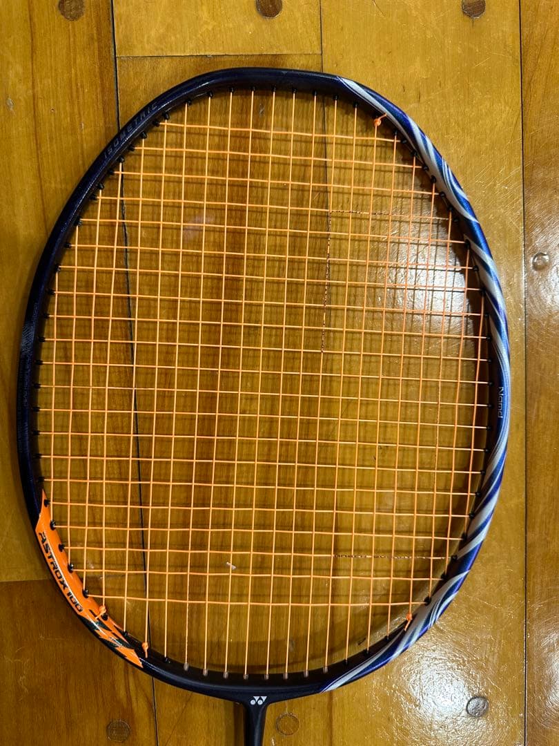 バドミントン　アストロックス100ZZ　 2本セット(ネビーとVA)