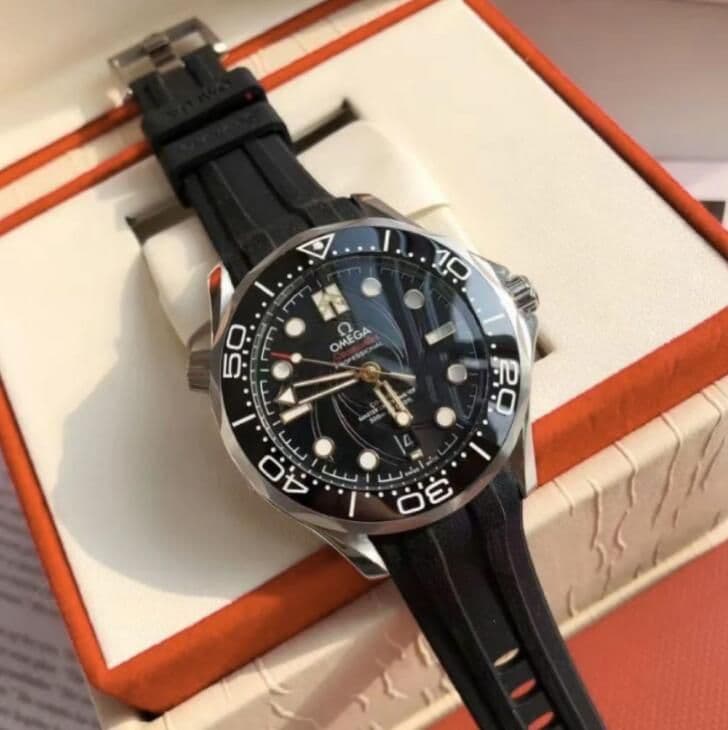 新品 シーマスター プラネット オーシャン 300M  自動巻き