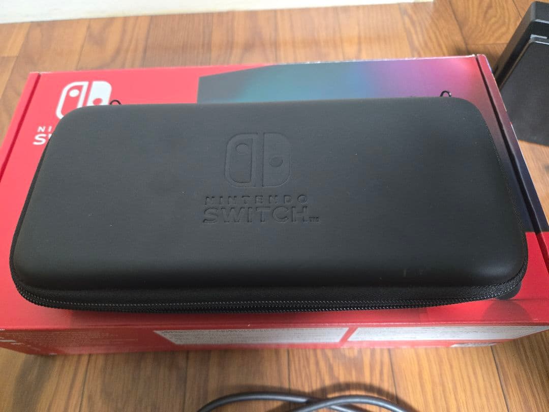 任天堂　Switch 通常版本体　【プロコン・ケース・128GB SD付き】