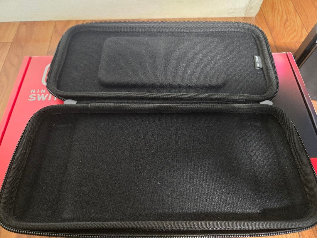 任天堂　Switch 通常版本体　【プロコン・ケース・128GB SD付き】