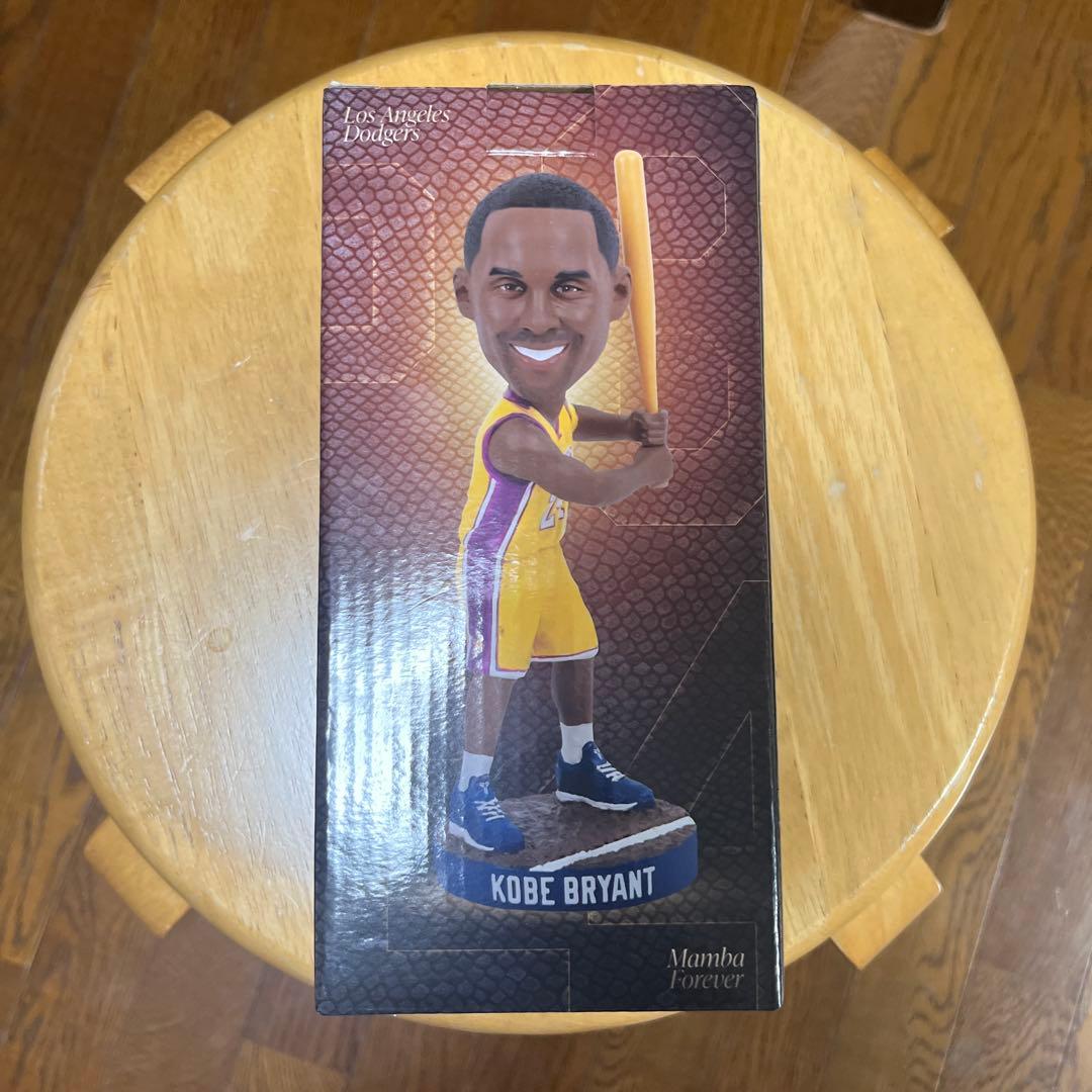 コービーブライアント　ボブルヘッド　8/8ドジャース配布品