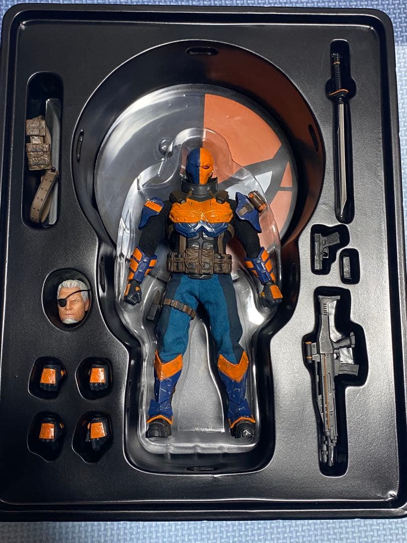mezco バットマン デスストローク