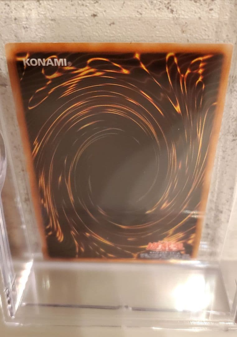 遊戯王カード　ブラックマジシャン初期ウルトラレア