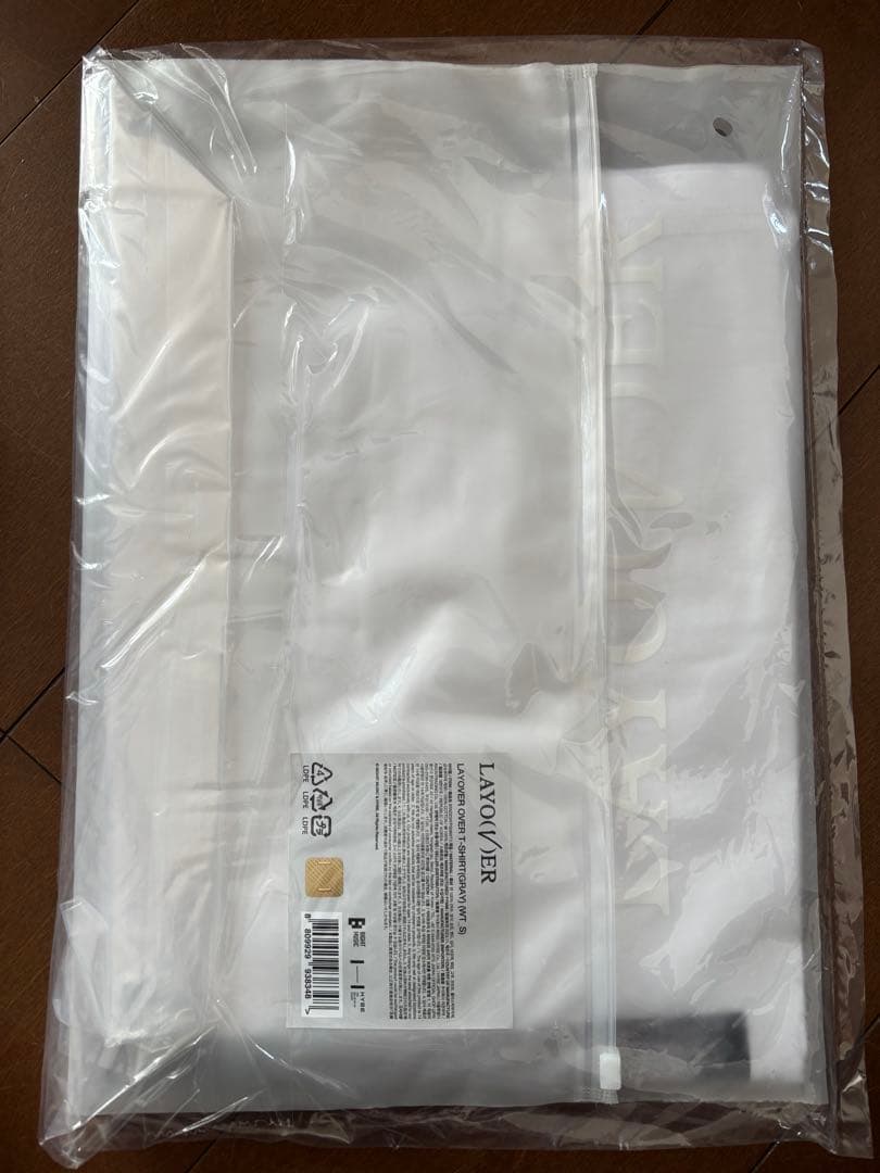 新品未使用　BTS V Layover 公式Tシャツヨンタン Sサイズトレカ付き