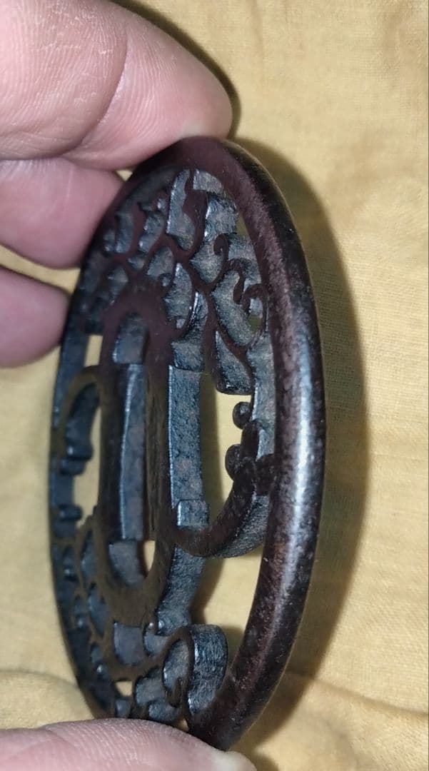 希少　鉄鍔　鐔　(忠好作　丁子透かし)　江戸時代　赤坂忠好　箱付き