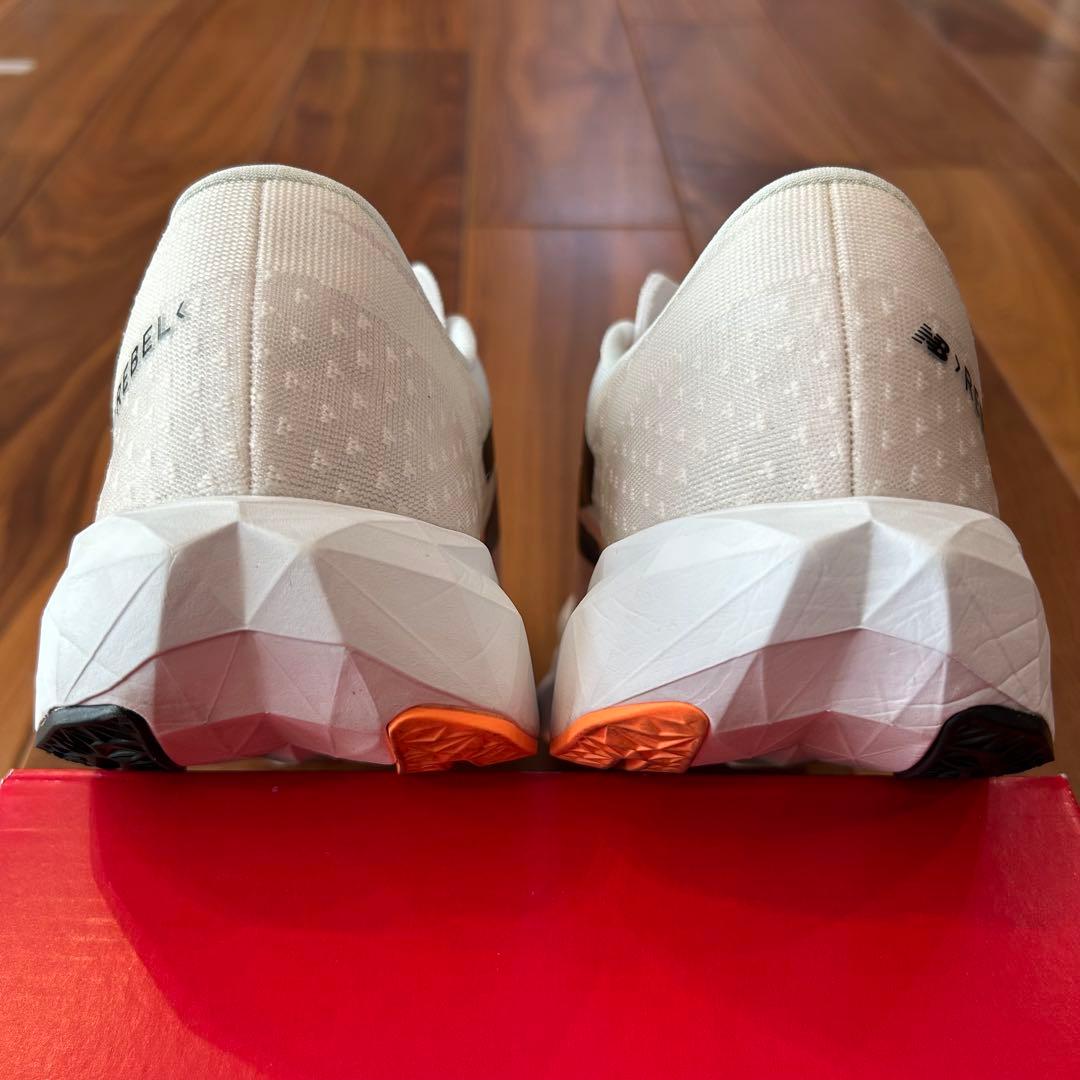 【美品】ニューバランス FuelCell Rebel v4 28.5cm