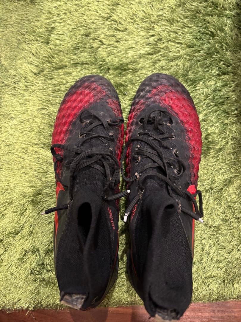 Nike サッカーシューズ ブラック/レッド ハイカット