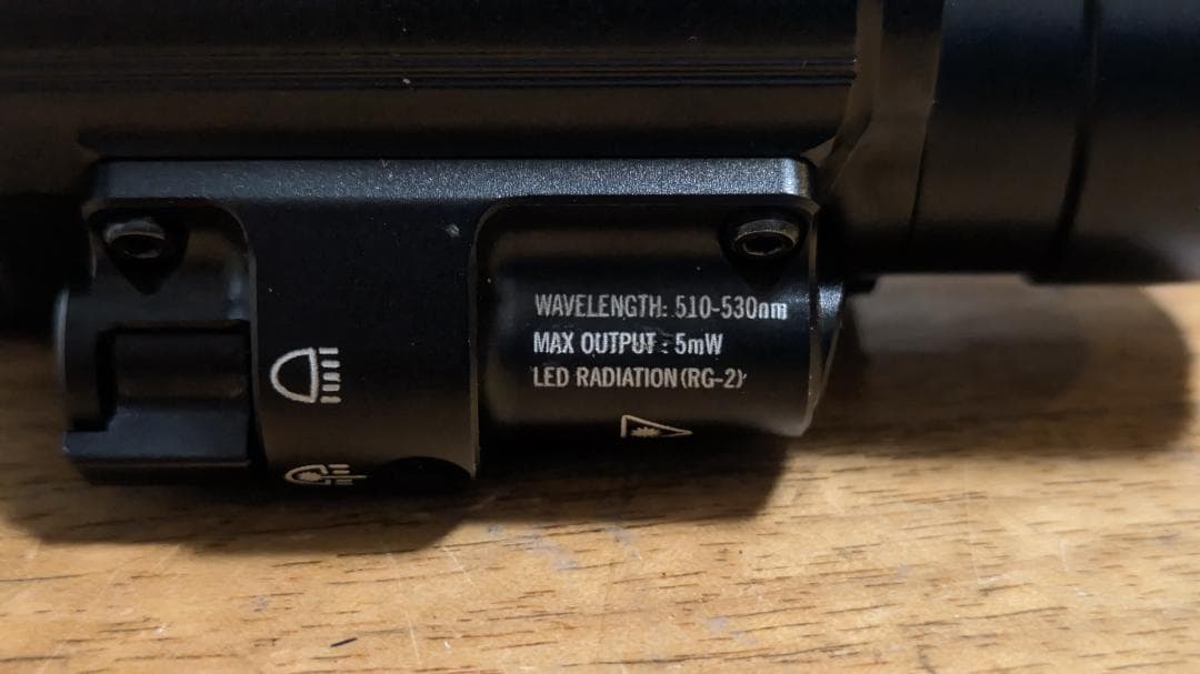 Olight BALDR　Pro レーザー&LED 電池式 タクティカルライト