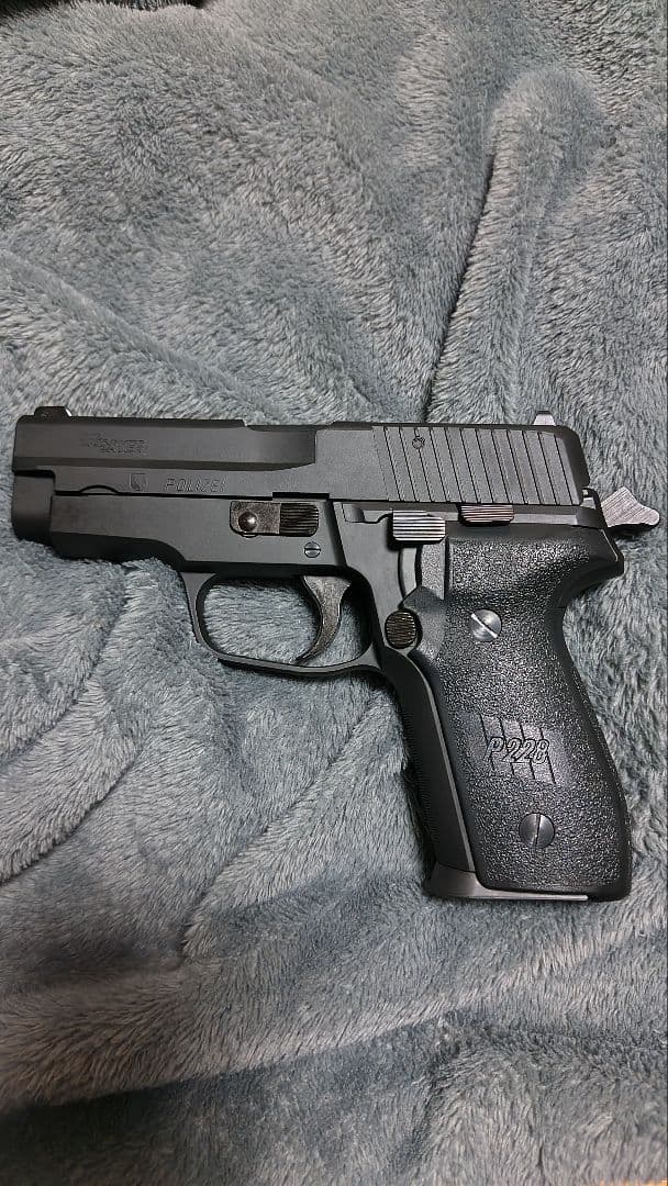 タナカ p228HW POLIZEI（スイスポリスver.）予備mg付 ガスブロ