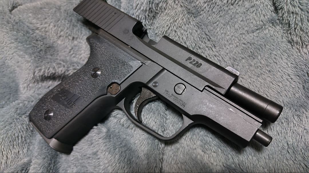 タナカ p228HW POLIZEI（スイスポリスver.）予備mg付 ガスブロ