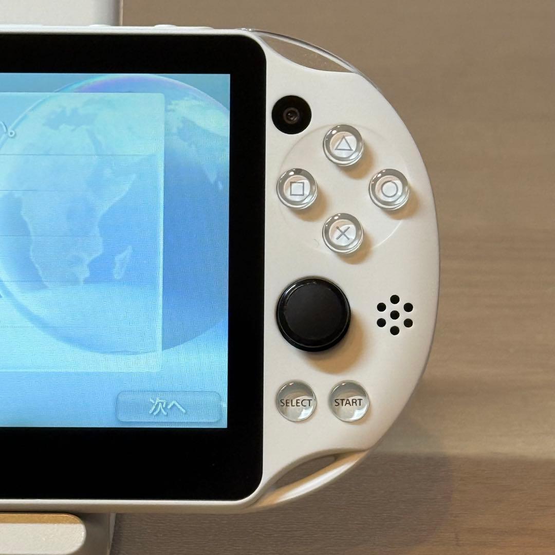 6-196【美品】PSVITA PCH-2000 グレイシャー・ホワイト