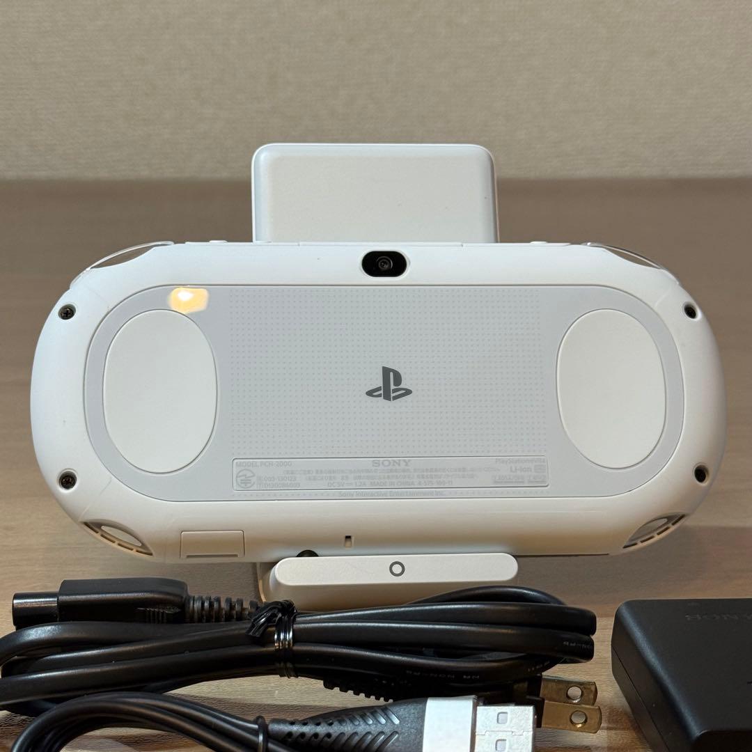 6-196【美品】PSVITA PCH-2000 グレイシャー・ホワイト
