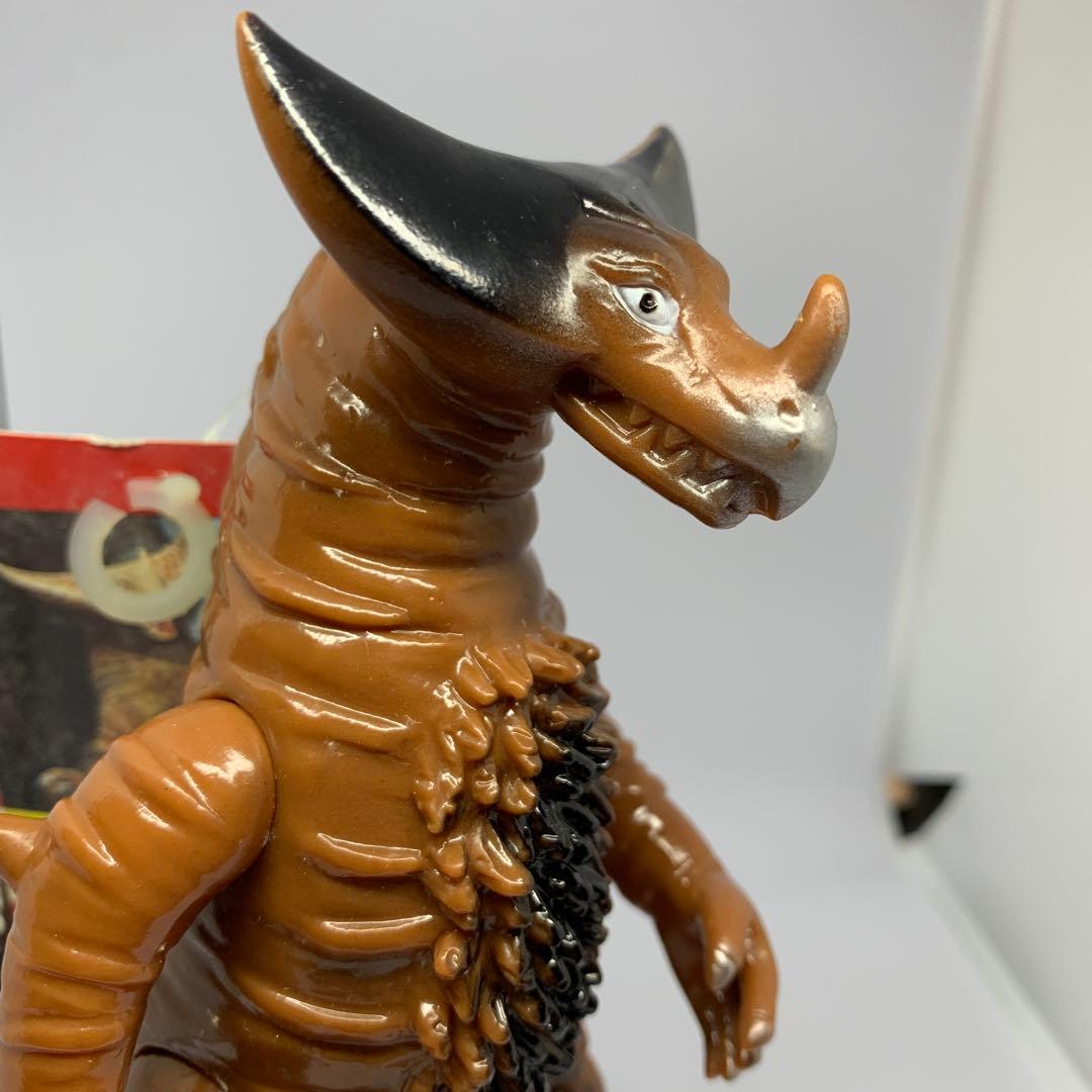 ウルタラマンゴモラ