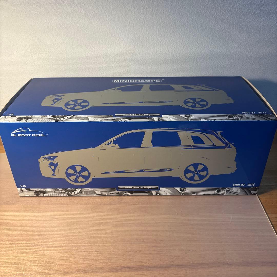 ミニチャンプス　Audi アウディ　Q7 1/18スケール ミニカー　ブルー