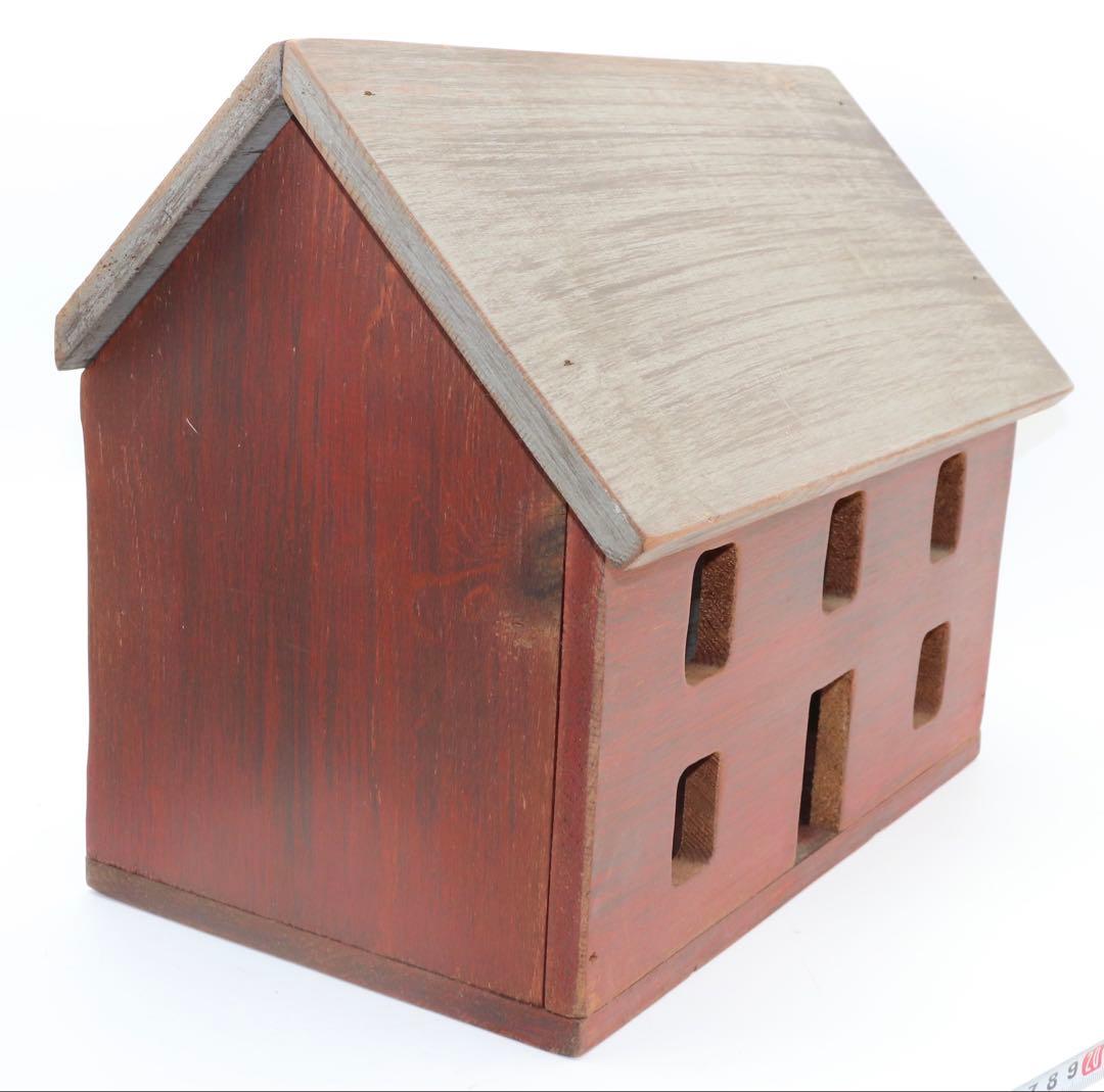 アメリカンフォーク・アート WOLF CREEK製赤と木製の家型小物入れ