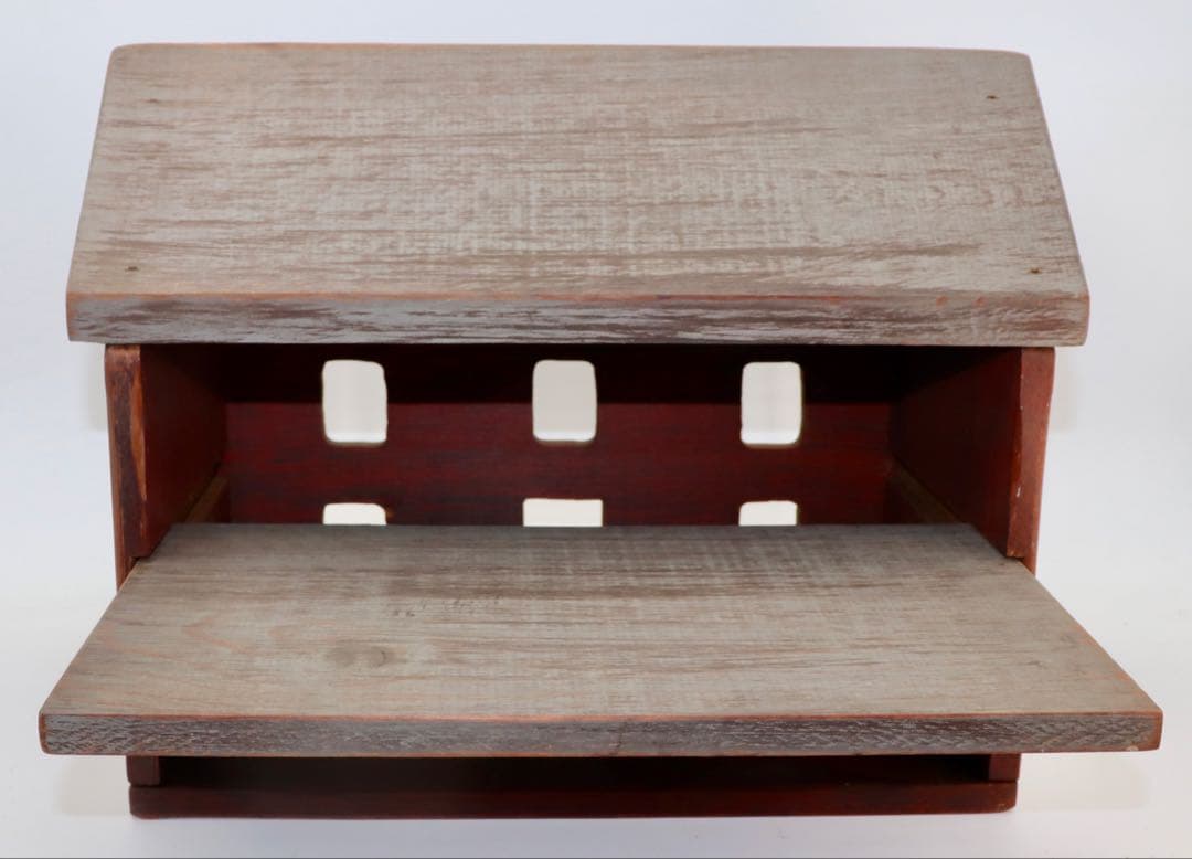 アメリカンフォーク・アート WOLF CREEK製赤と木製の家型小物入れ