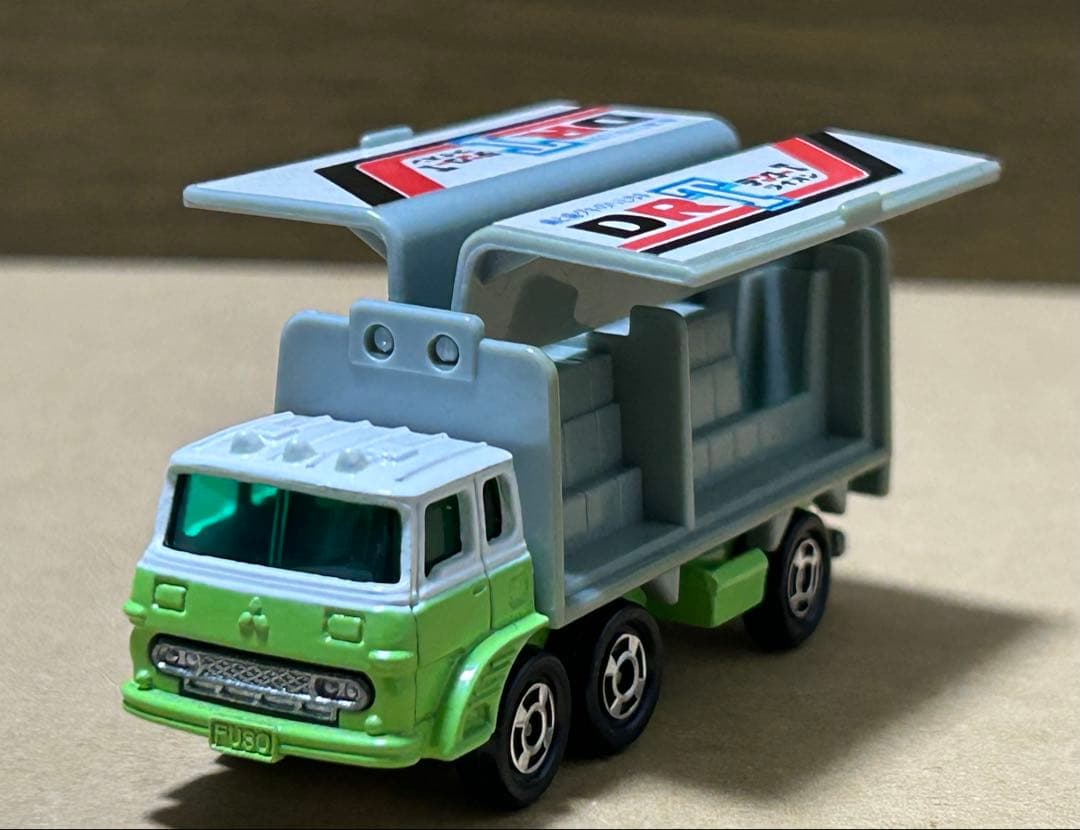 日本製 トミカ ふそう ウイングルーフ トラック スーパーギフト
