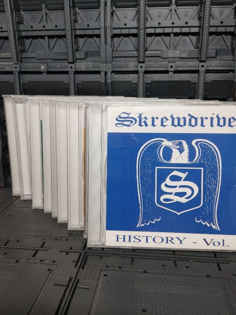 スクリュードライバー SKREWD　skins oi