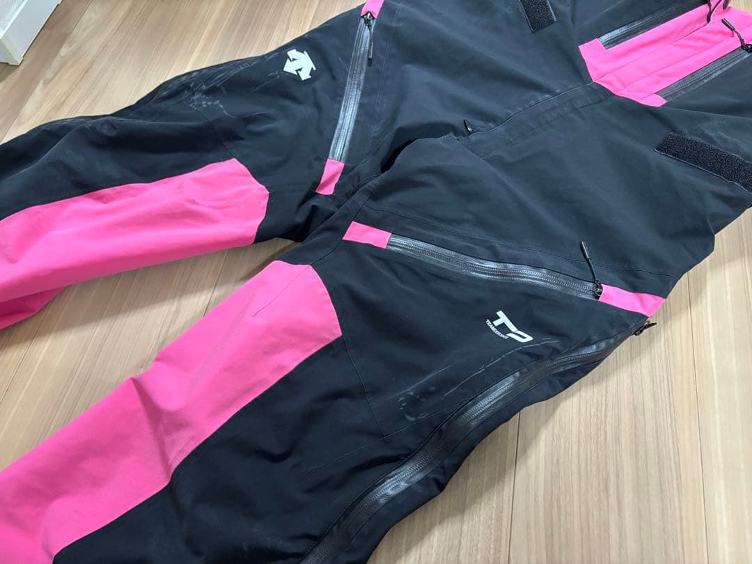 ★22年モデル★お洒落　非売品　選手用　デサントメイト　スキーウエア 上下　デモ