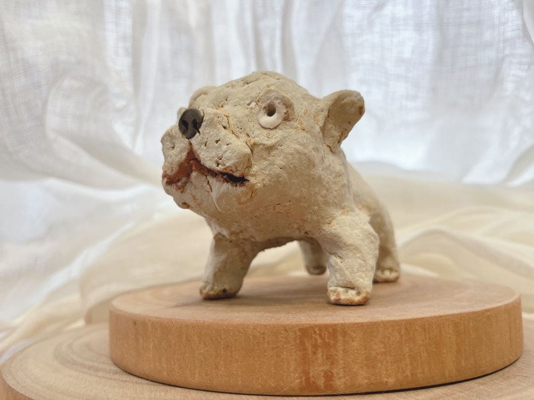 前川幸市　犬　ブルドッグ　置物　陶芸　作家　垂れ耳　白い犬