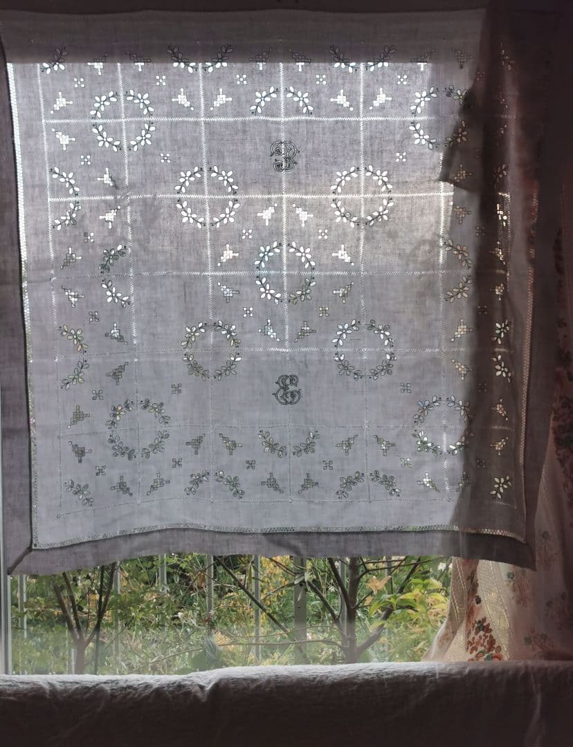 アンティークフランス アングレーズレース モノグラム刺繍＆カットワーク麻クロス