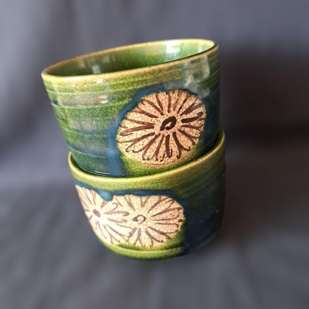 「菊花に、織部(おりべ)の深い緑」京焼き向付(直径9.5cm) 2客セット　骨董