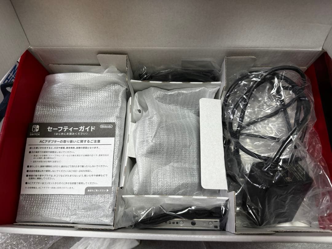 Nintendo Switch(ジョイコン、グレーと赤です！)