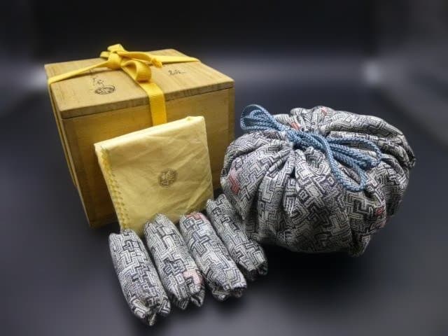 なんたろう楽吉衛衛門　十三代惺入　黒茶碗／共箱・共布／銘「寒雷」／