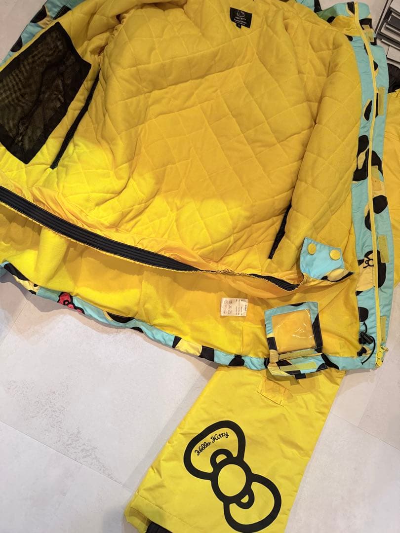 ハローキティ　スノーウェア　セットアップ　M