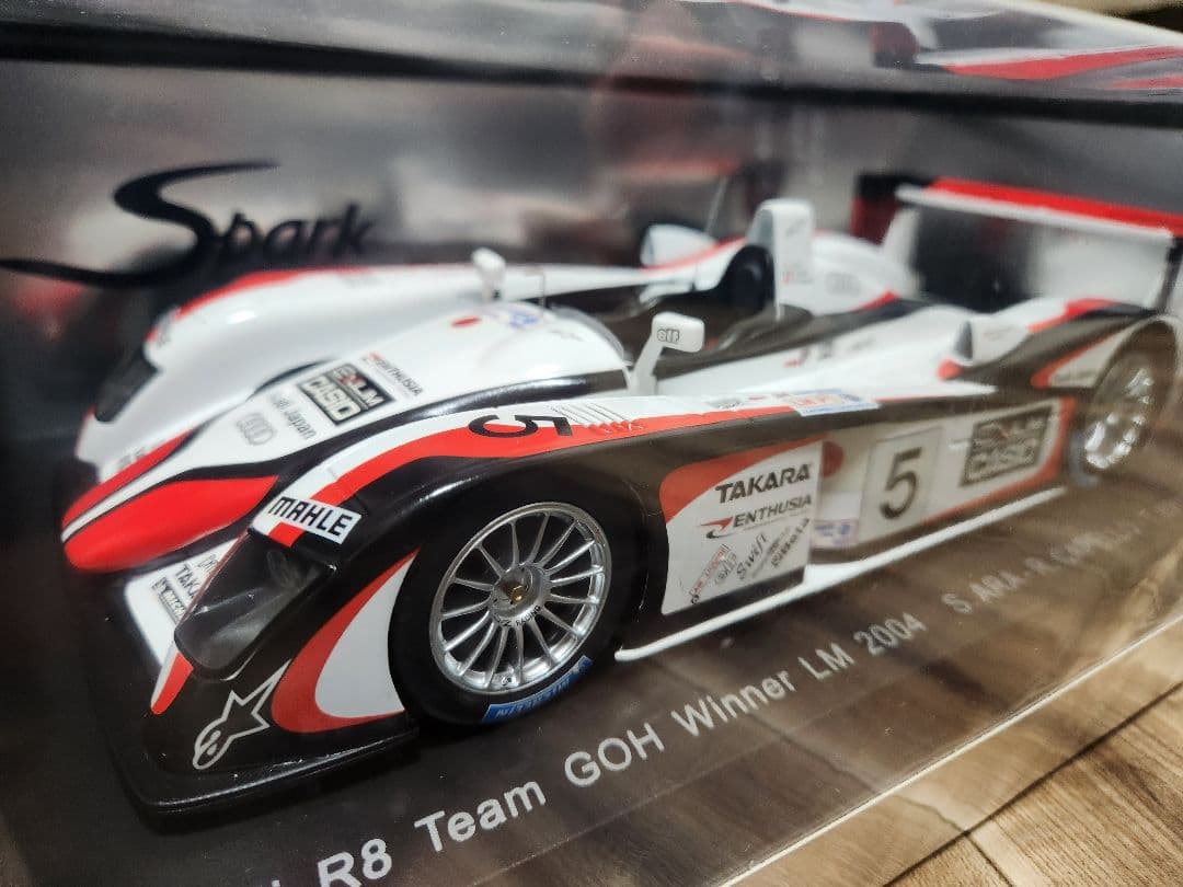 ミニカー 1/18 Audi R8 Team GOH Winner LM 2004