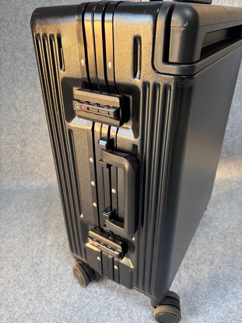 【週末価格】タビトラ　スーツケースキャリーUSBポート付き