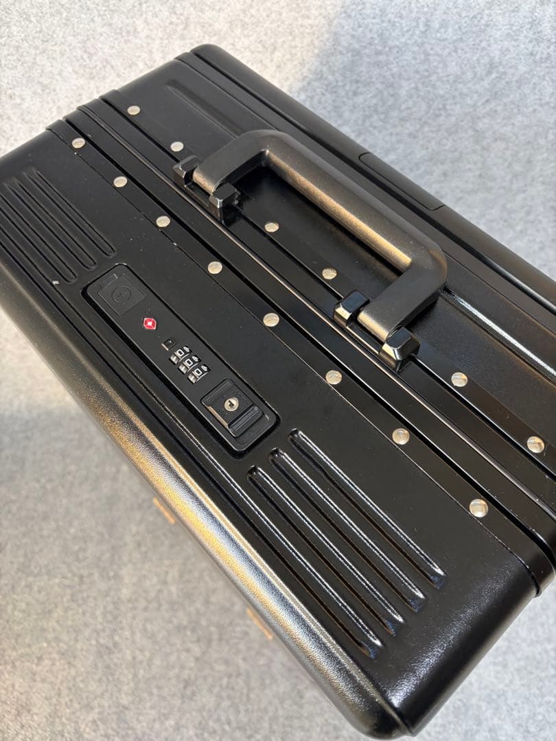 【週末価格】タビトラ　スーツケースキャリーUSBポート付き